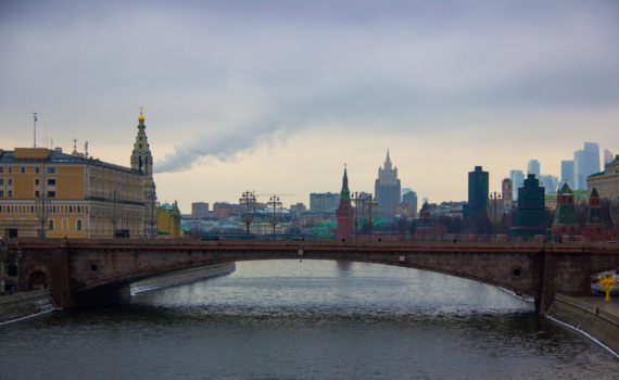 На мост возле рынка в Белгороде возвращают смайлики