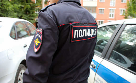 История о внимании и заботе: полицейские в Хакасии помогли уставшему пешеходу История о внимании и заботе: полицейские в Хакасии помогли уставшему пешеходу
