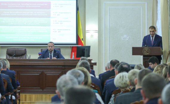 На планёрке в Воронеже обсудили муниципальное имущество и брошенные авто