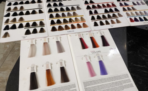 Декабрьский лайфхак: экспресс окрашивание в модные цвета кончиков волос — клюква, серебро, лаванда Декабрьский лайфхак: экспресс окрашивание в модные цвета кончиков волос — клюква, серебро, лаванда