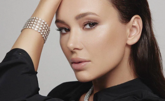 Светлана Захарова и Аида Гарифуллина стали спецгостями гала-концерта VIII премии BraVo в Большом Светлана Захарова и Аида Гарифуллина стали спецгостями гала-концерта VIII премии BraVo в Большом